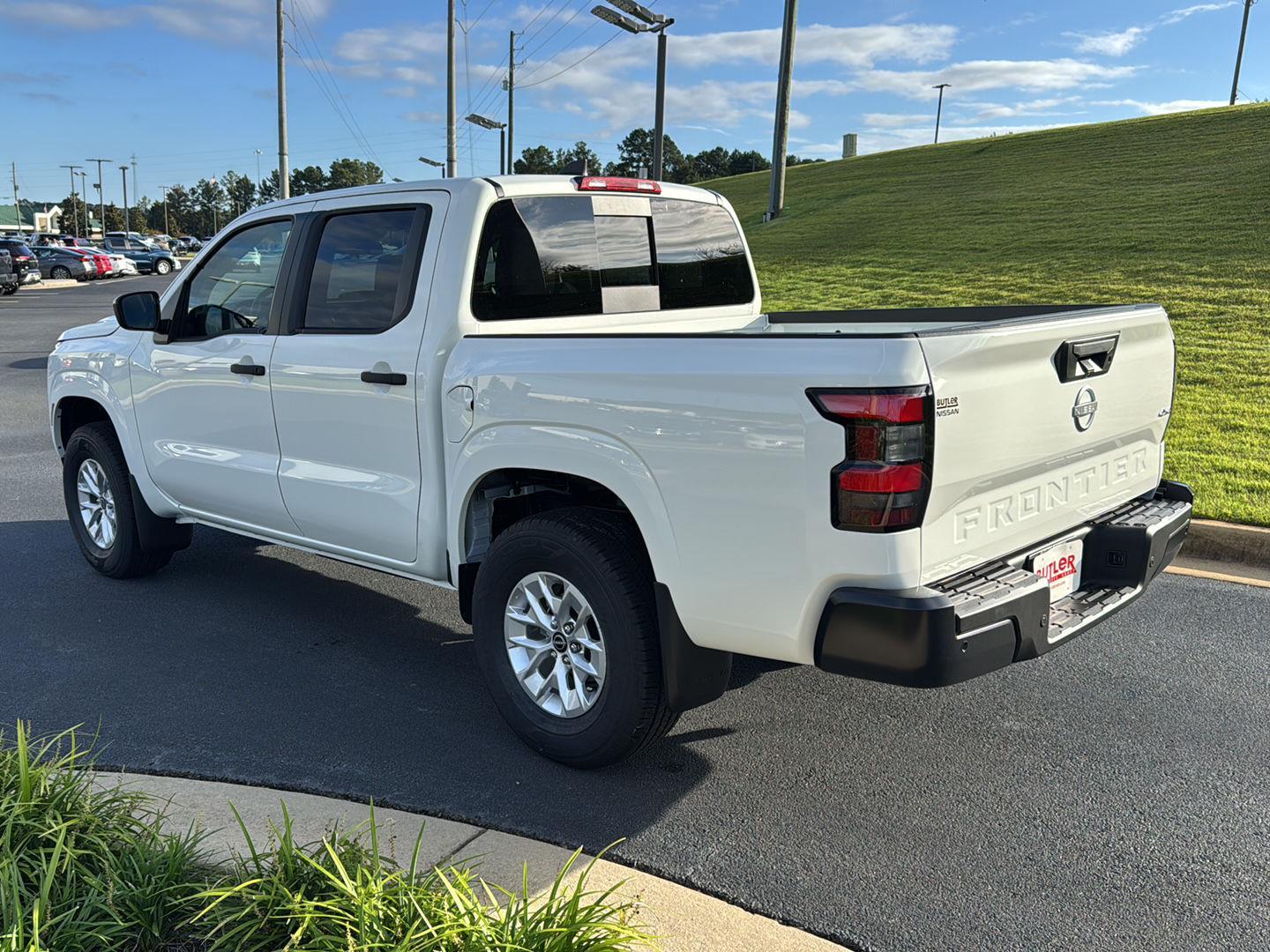2026 Nissan Frontier S photo 2
