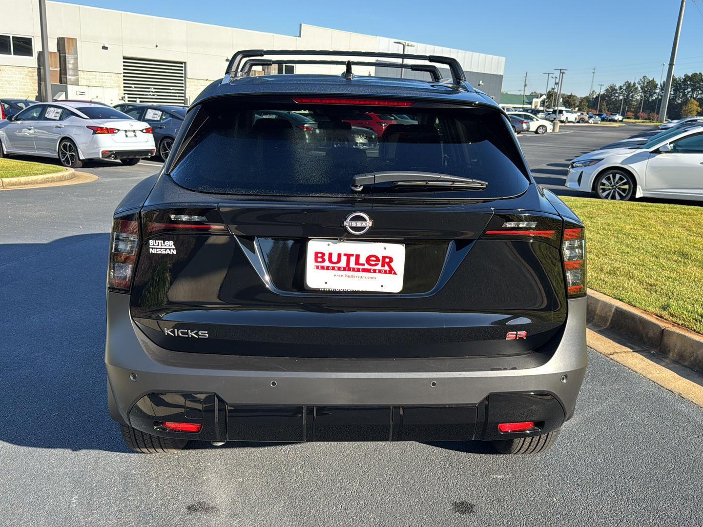 2026 Nissan Kicks SR photo 3