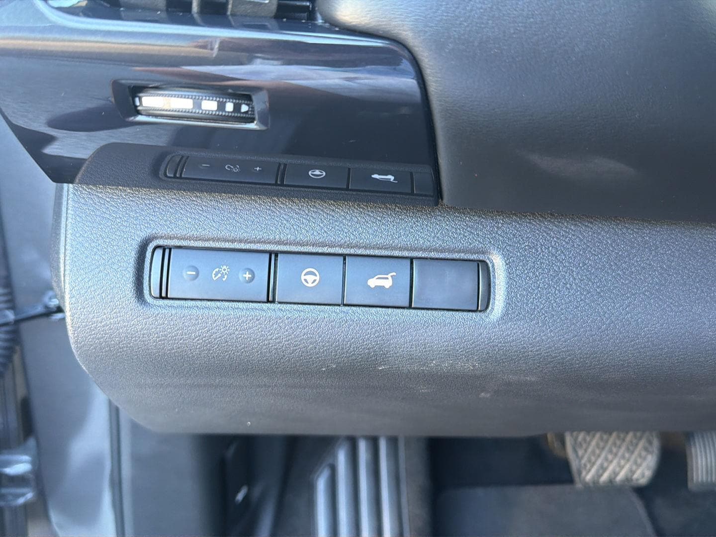 2025 Nissan Pathfinder SV - Photo 20
