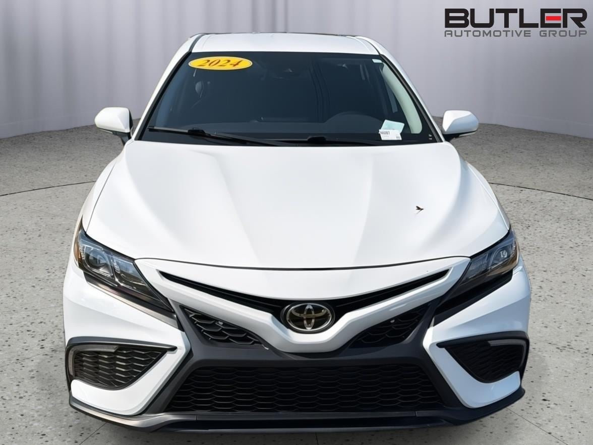 2024 Toyota Camry SE - Photo 9