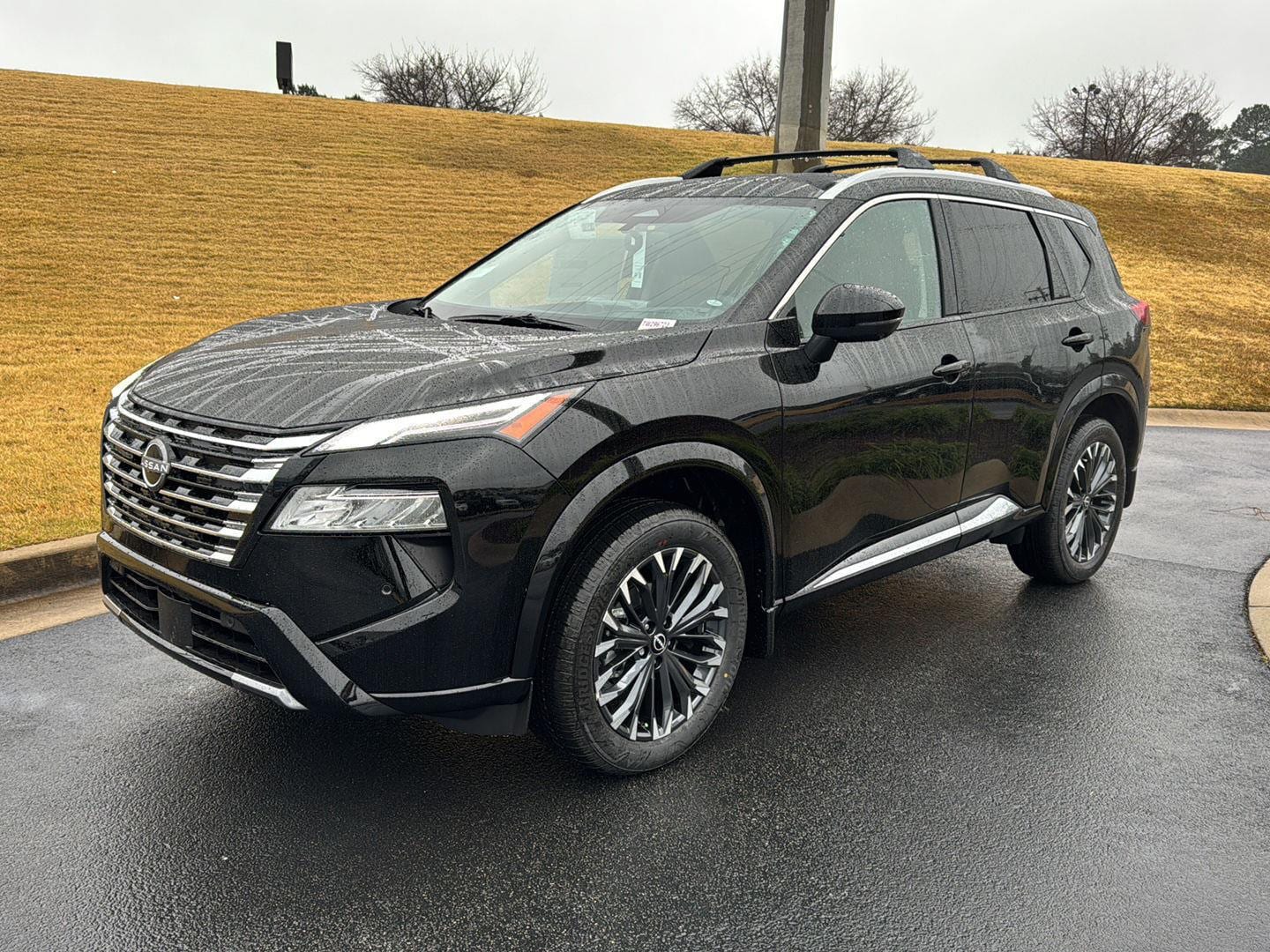 2026 Nissan Rogue Platinum's photo