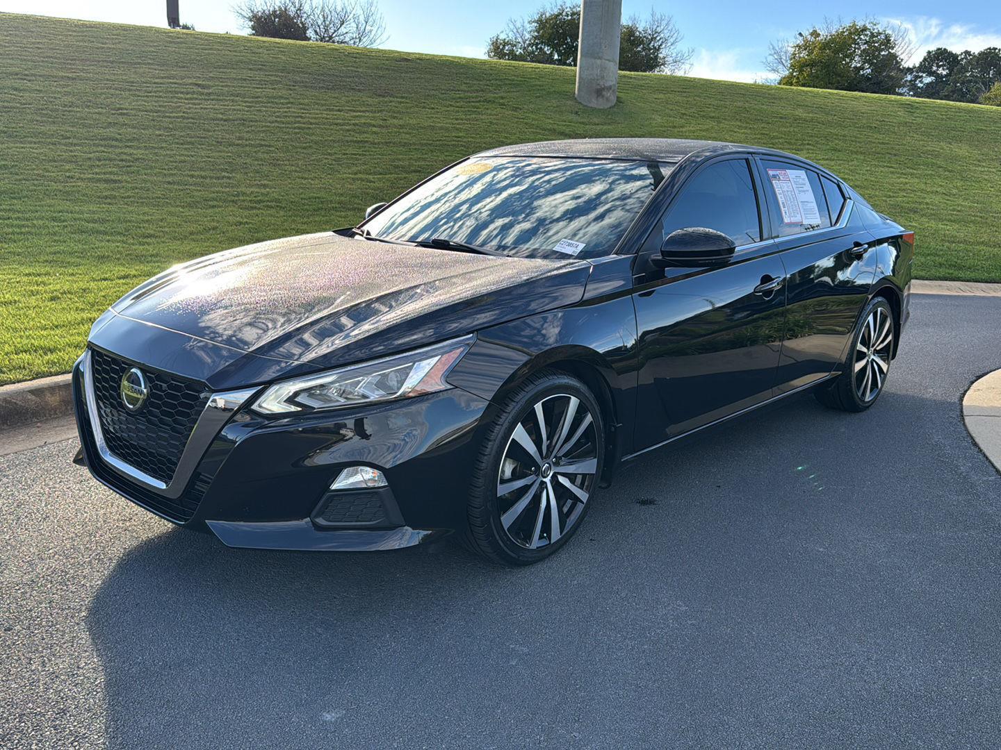 2021 Nissan Altima SR photo 2