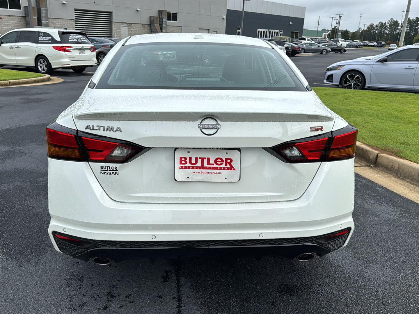 2025 Nissan Altima SR photo 4