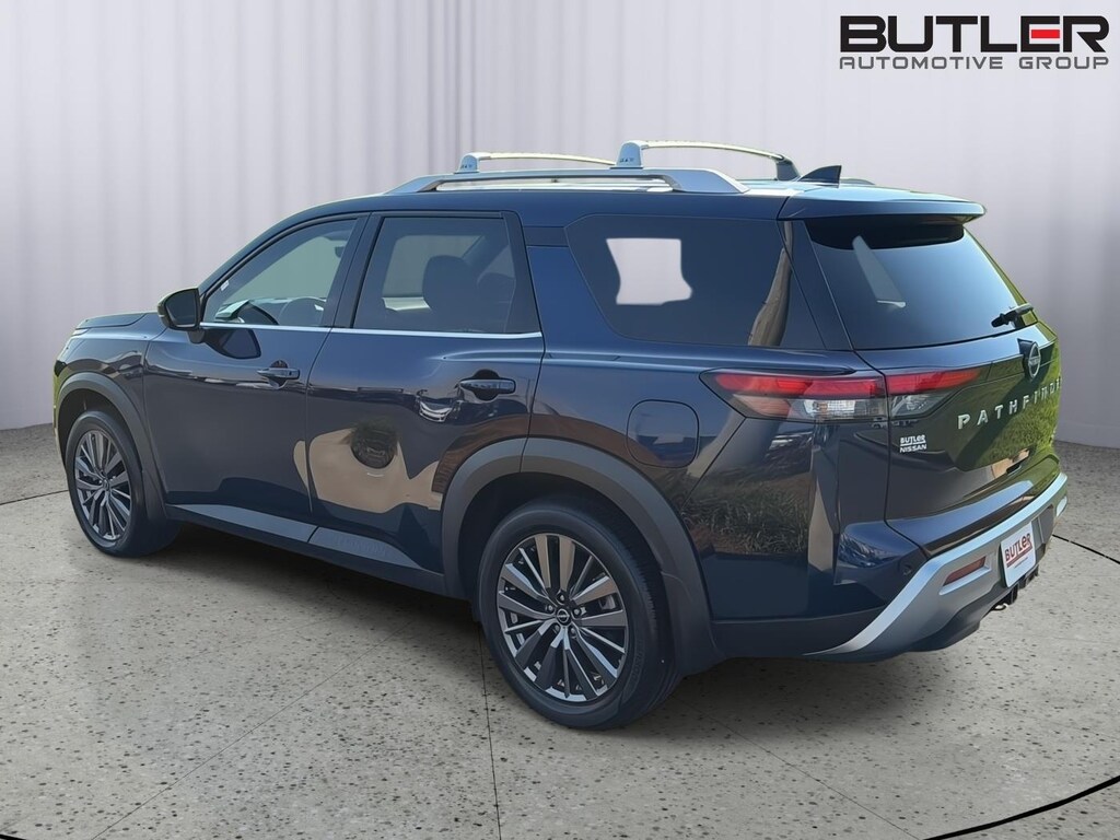Used 2024 Nissan Pathfinder SL SUV