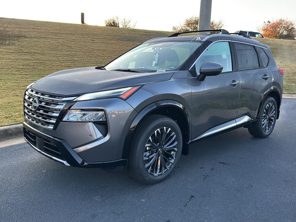 2026 Nissan Rogue Platinum photo 2