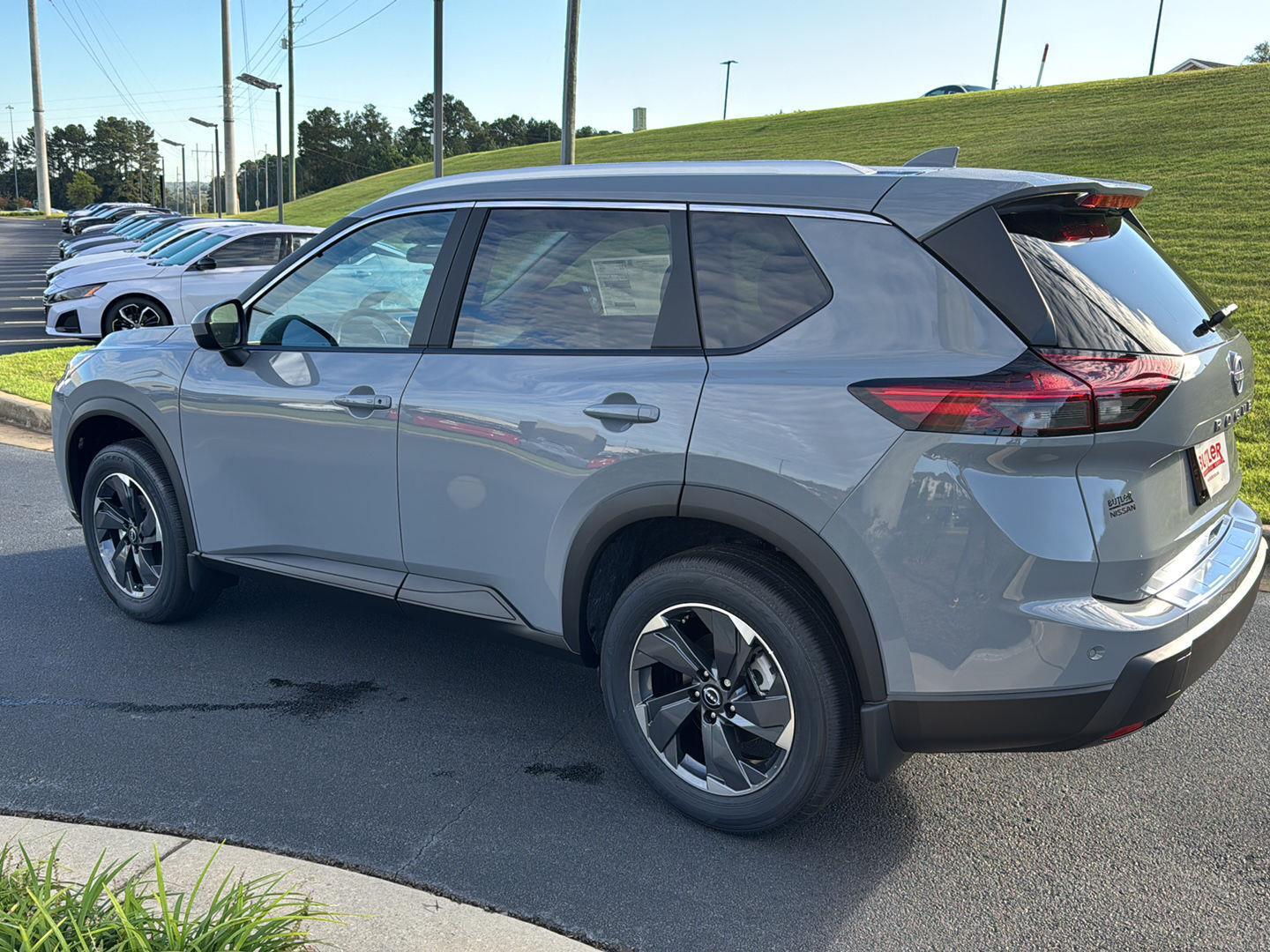 2026 Nissan Rogue SV photo 2