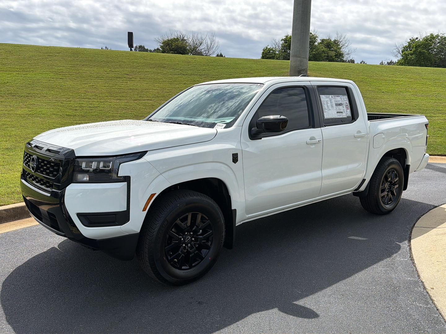 2026 Nissan Frontier SV Crew Cab 4X2 SWB's photo