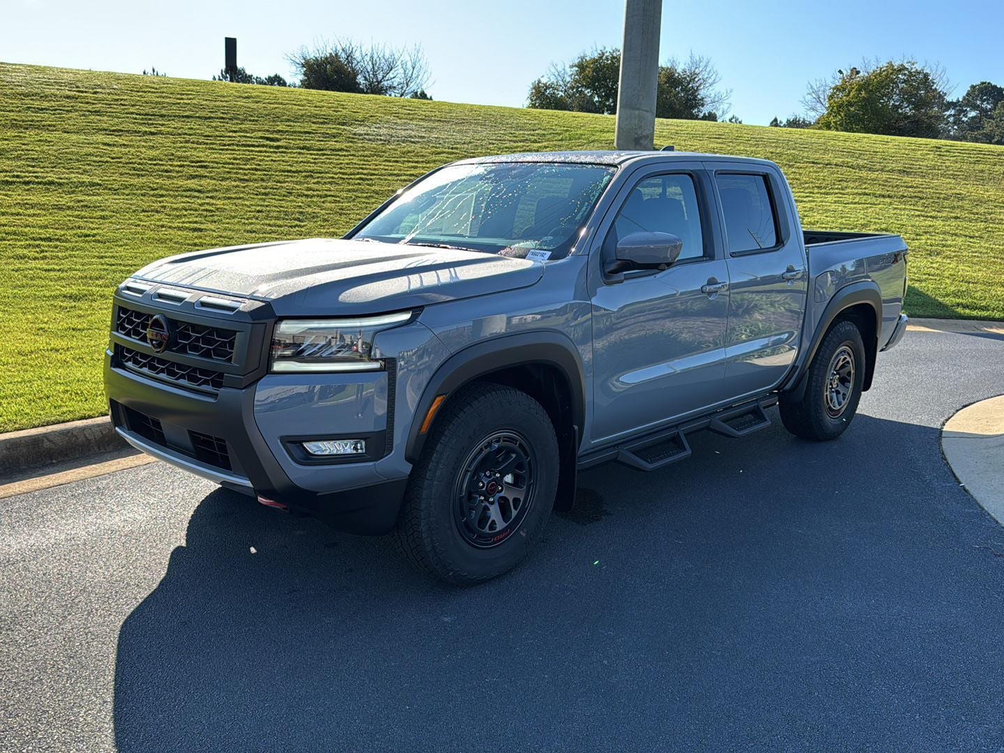 2026 Nissan Frontier PRO-X's photo