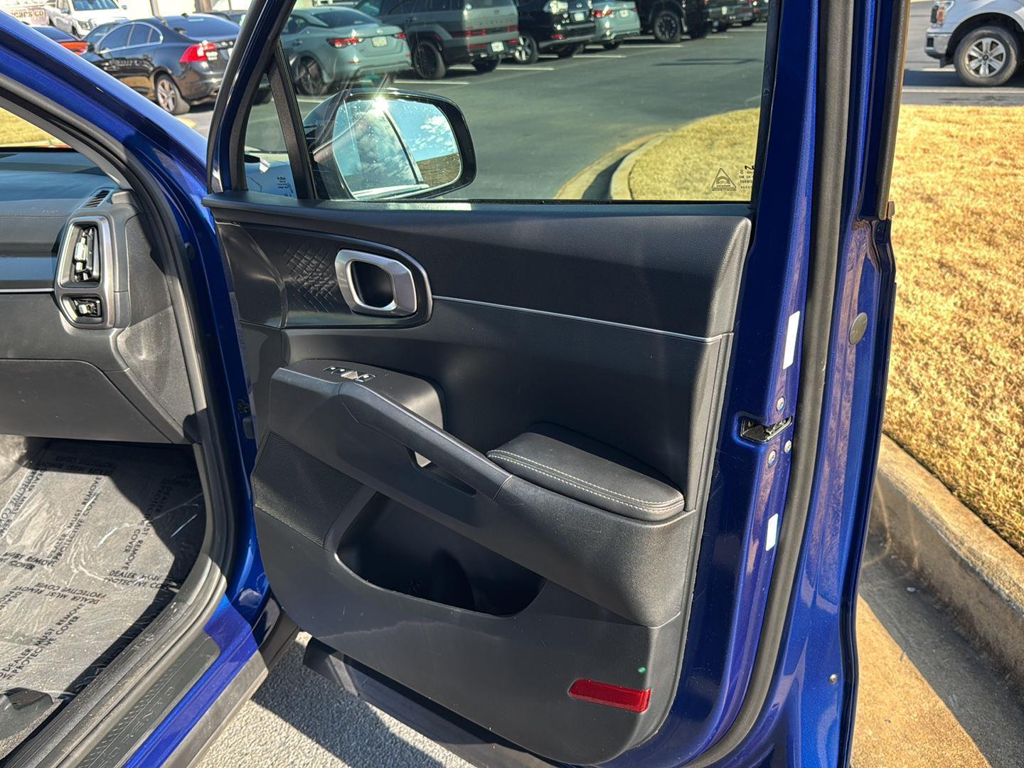 2022 Kia Sorento S - Photo 12