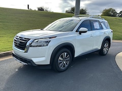 2024 Nissan Pathfinder SL SUV