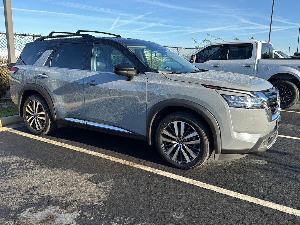 2022 Nissan Pathfinder Platinum photo 4