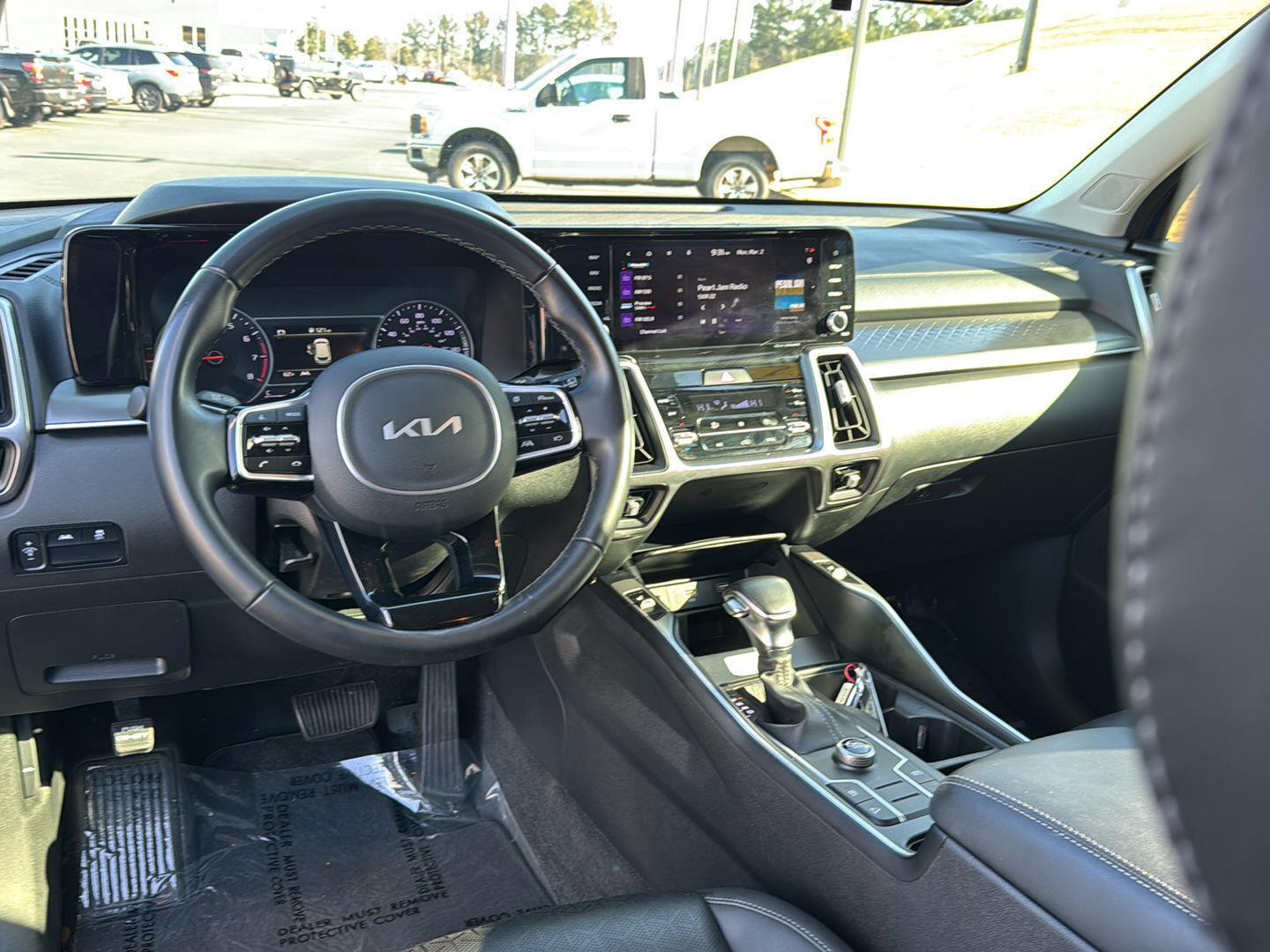 2022 Kia Sorento S - Photo 16