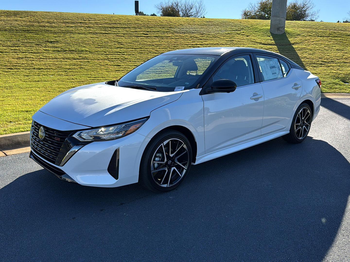 2025 Nissan Sentra SR photo 2