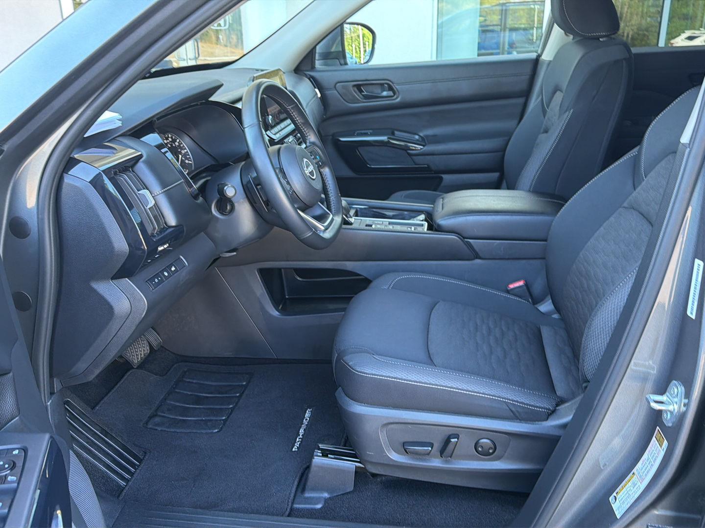 2025 Nissan Pathfinder SV - Photo 10