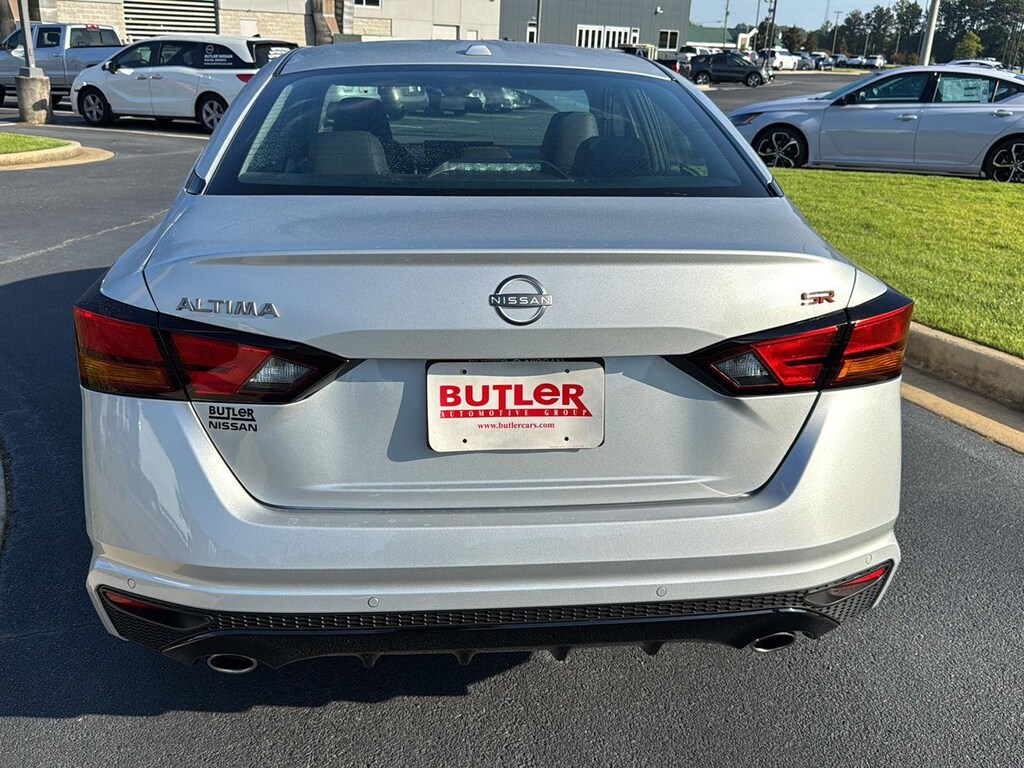 New 2025 Nissan Altima SR Sedan