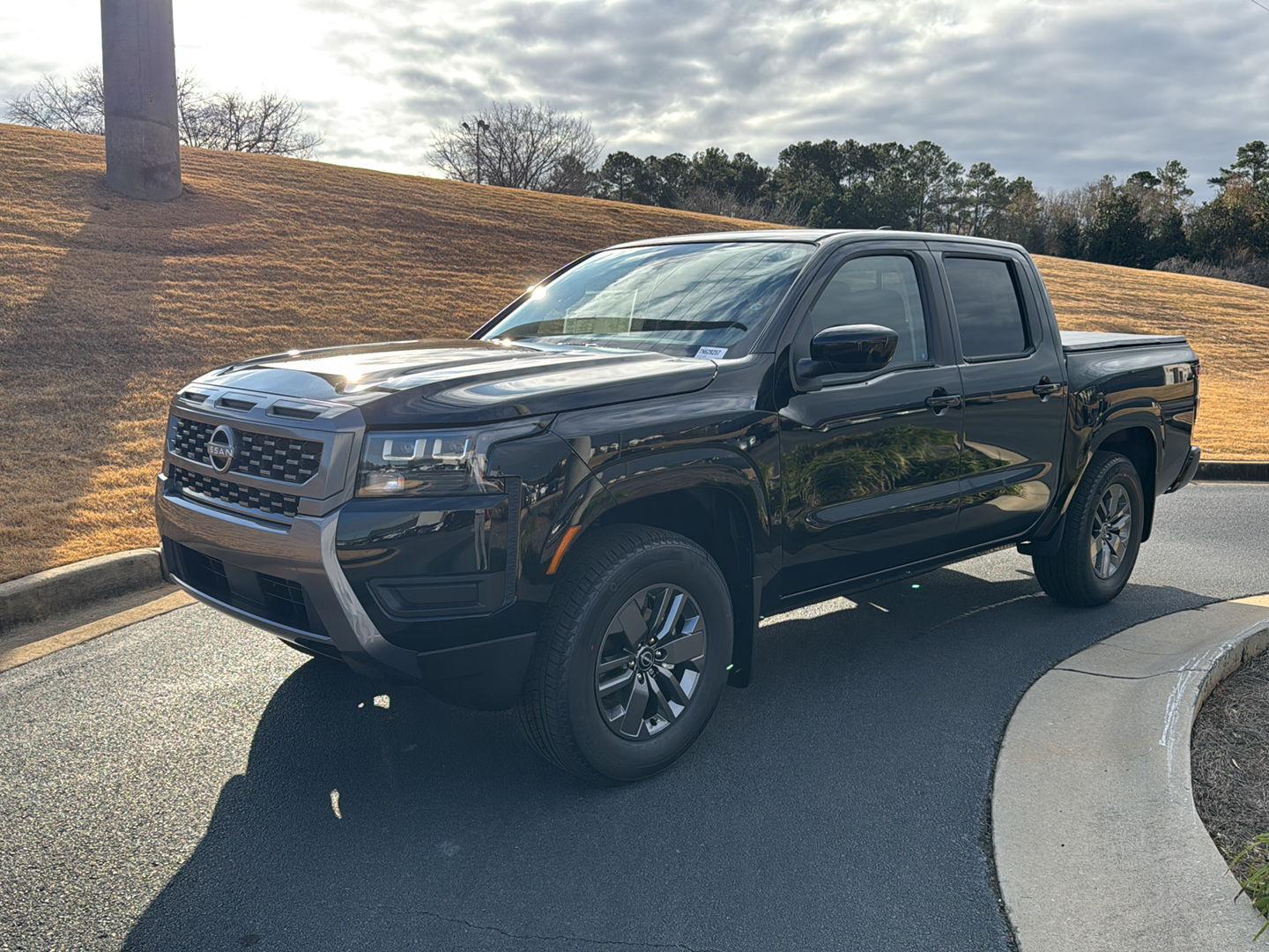 2026 Nissan Frontier SV's photo