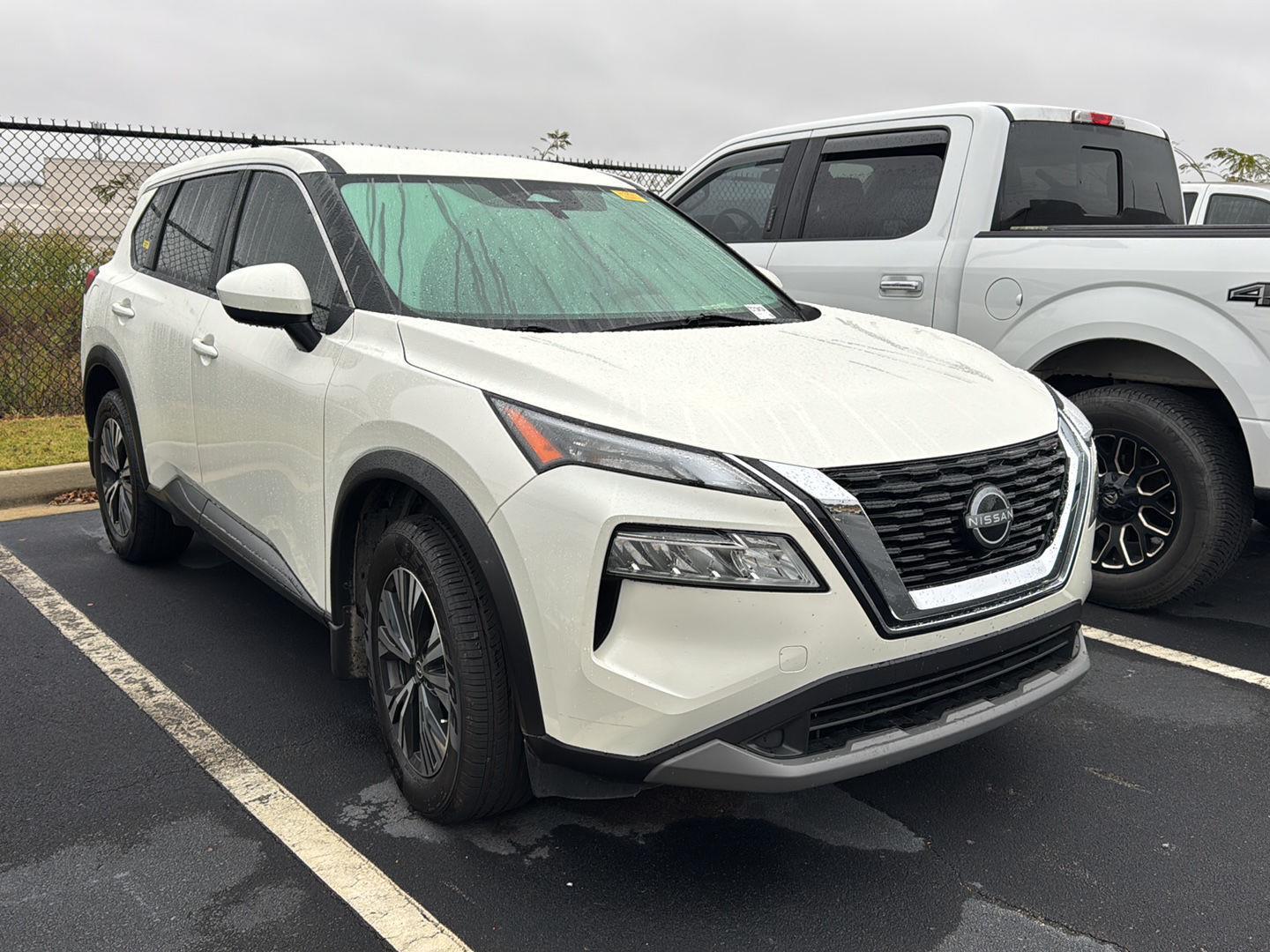 2023 Nissan Rogue SV photo 3