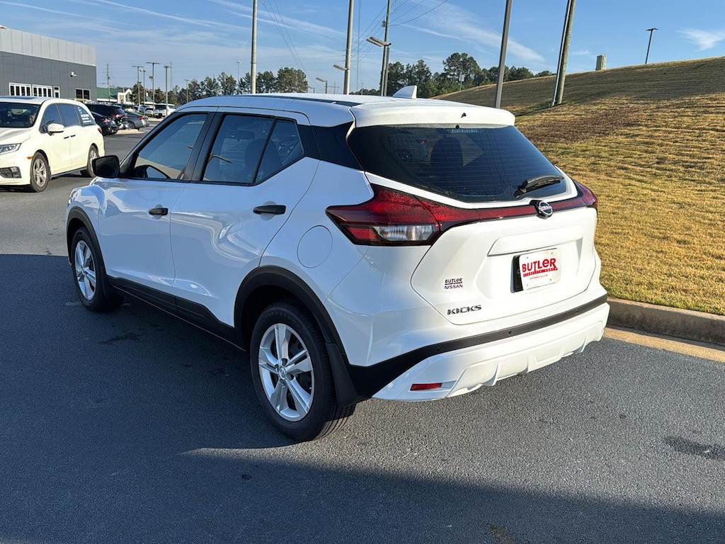 2025 Nissan Kicks Play S photo 3