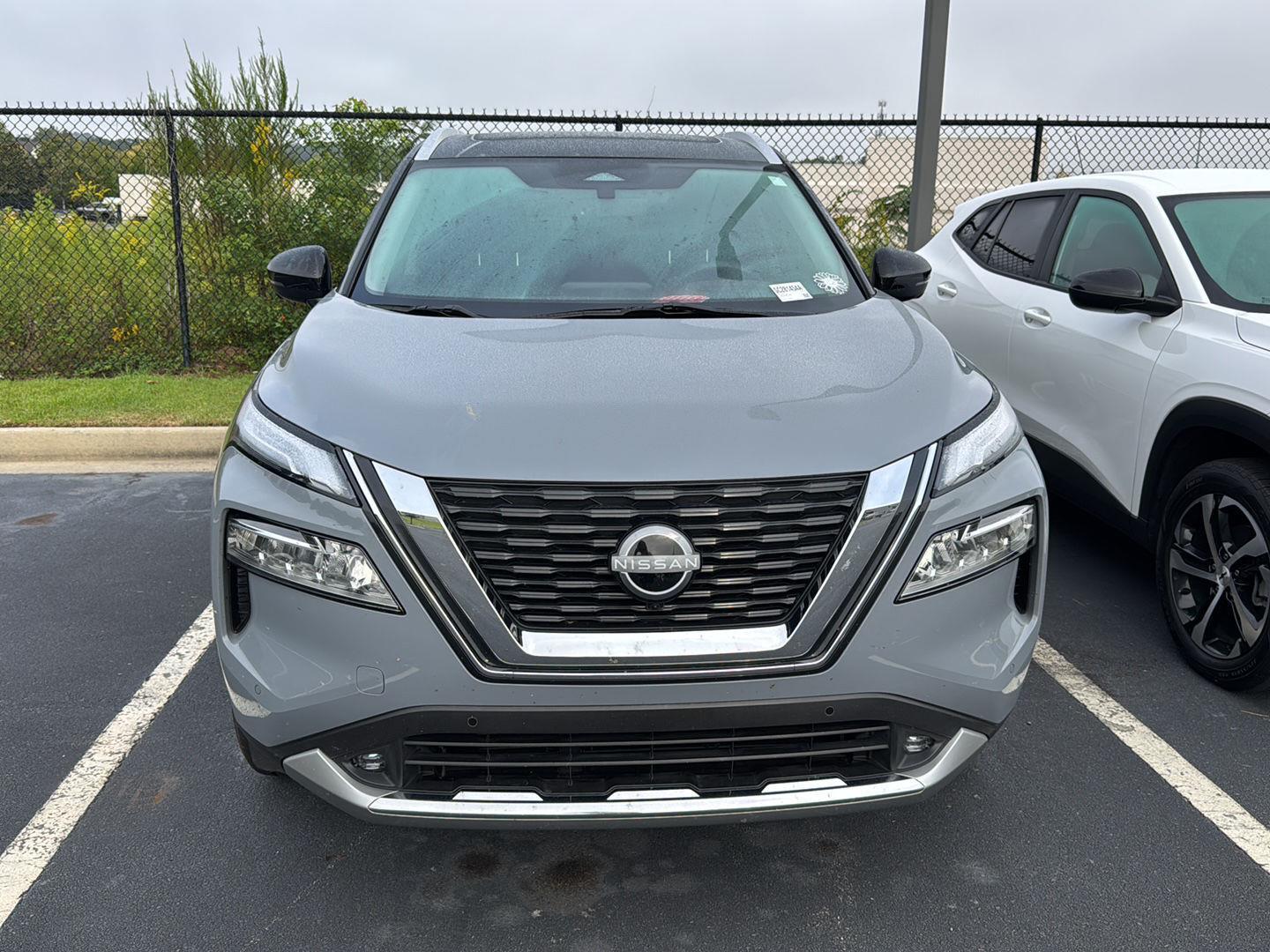 2022 Nissan Rogue Platinum photo 3