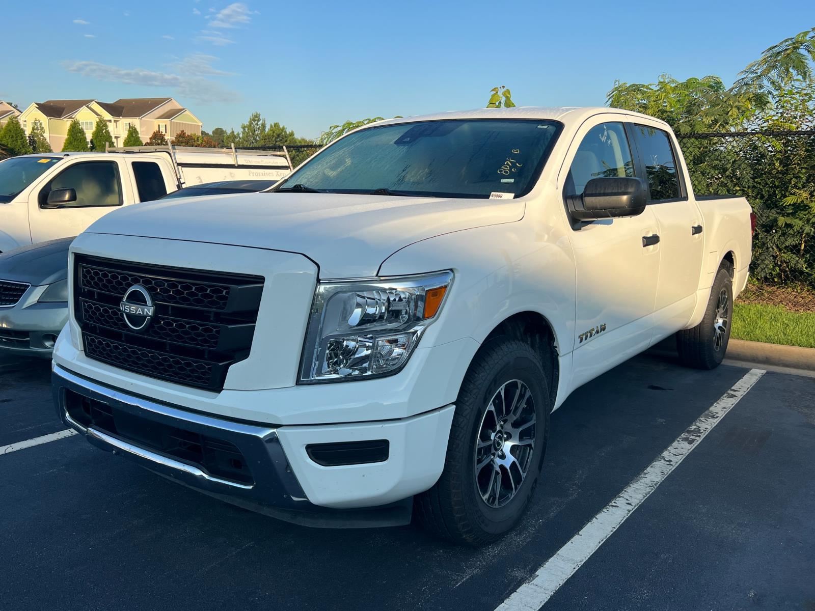 2023 Nissan Titan SV photo 2