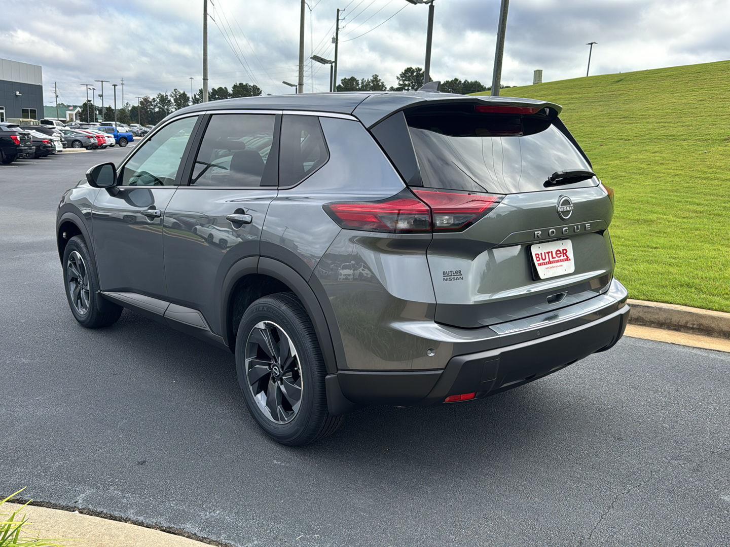 2026 Nissan Rogue SV photo 3