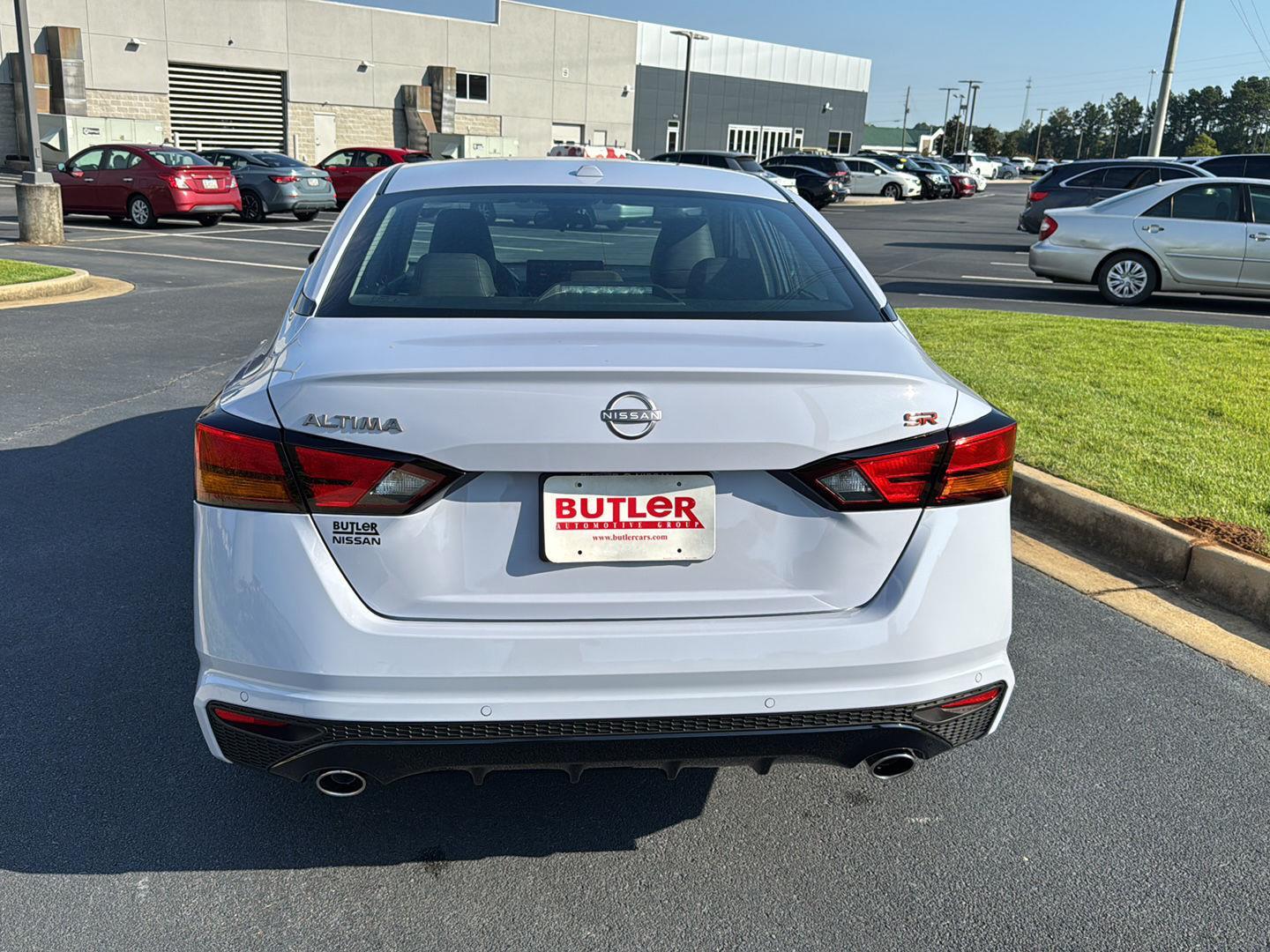 2025 Nissan Altima SR photo 4