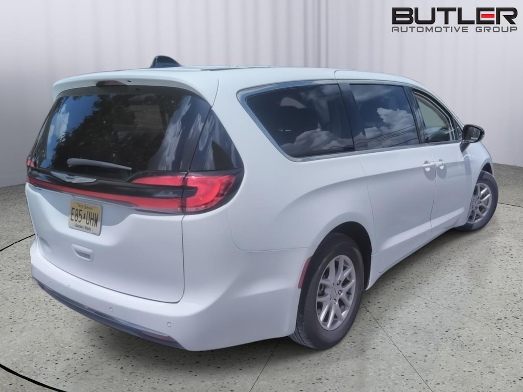 Used 2024 Chrysler Pacifica Touring L Van Passenger Van