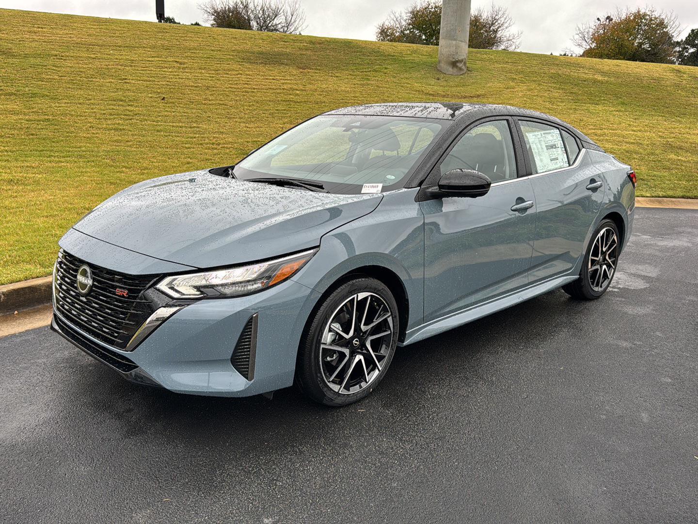 2025 Nissan Sentra SR's photo