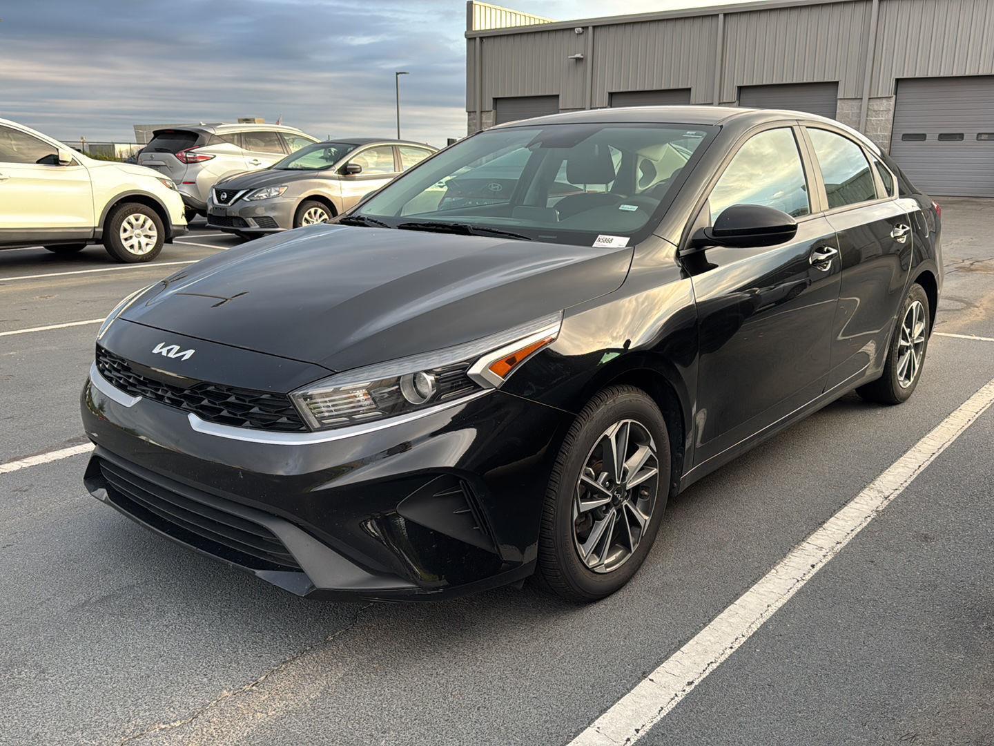 2023 Kia Forte LXS photo 2