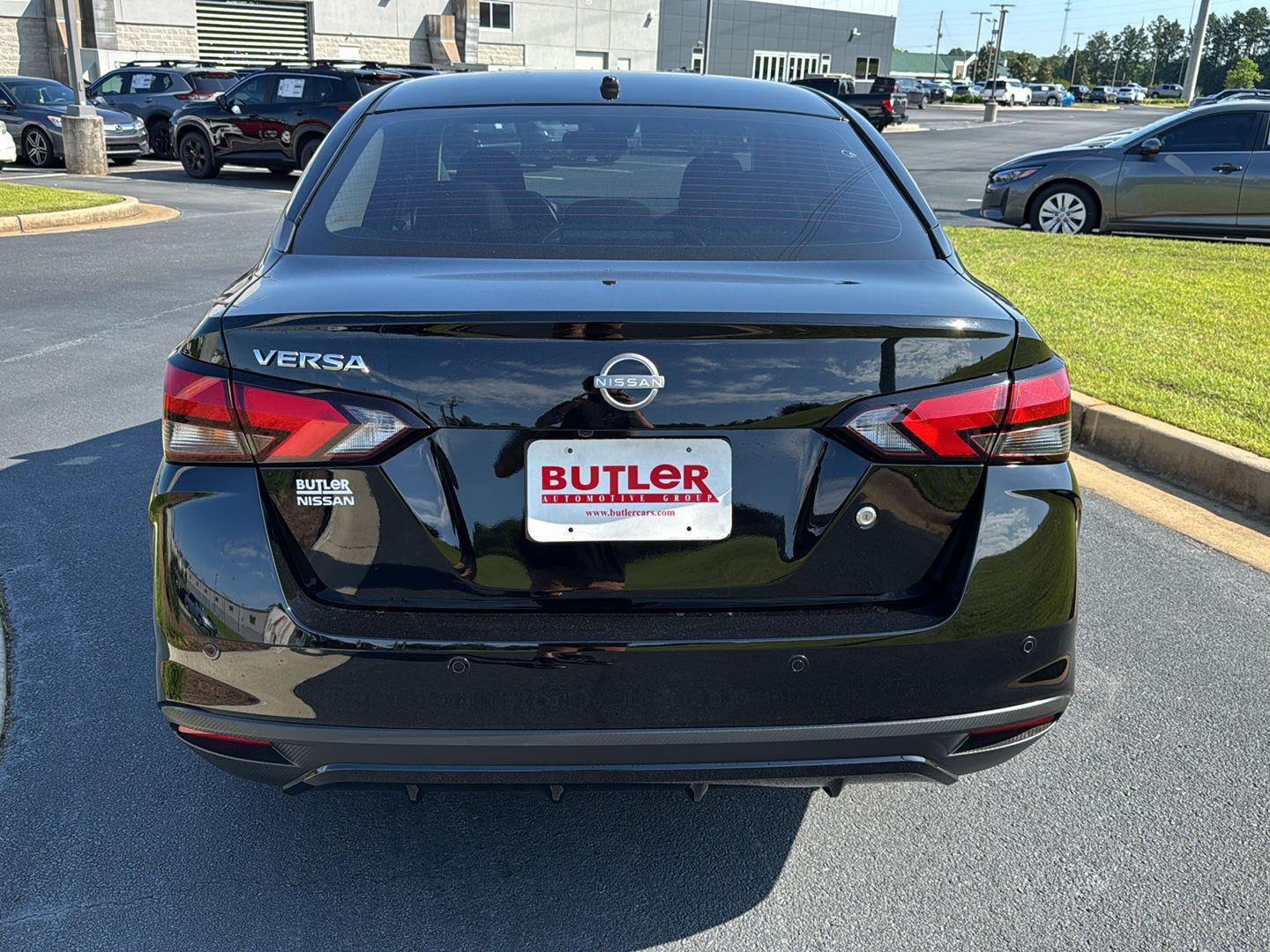 2025 Nissan Versa 1.6 S photo 4
