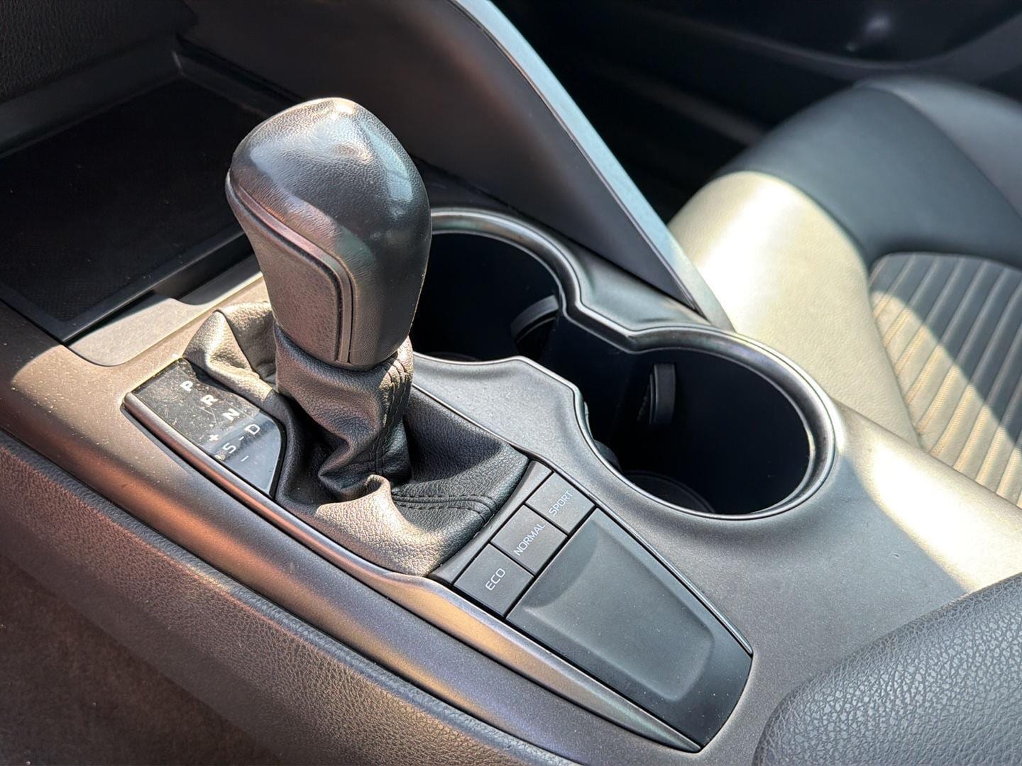 2024 Toyota Camry SE - Photo 27