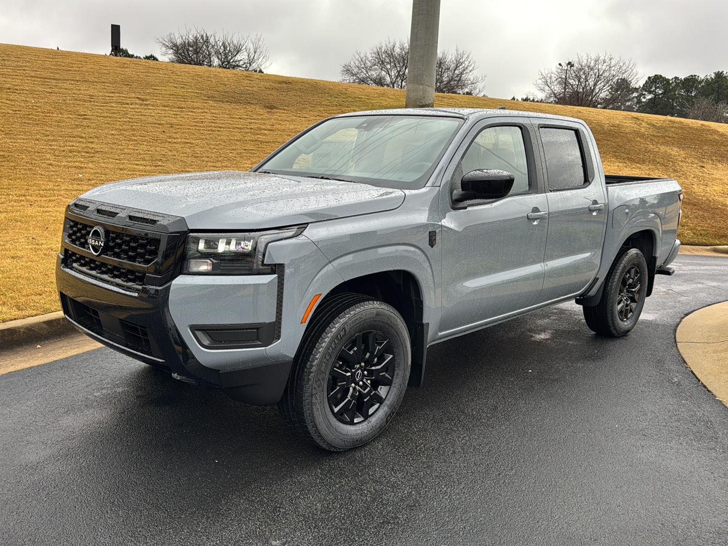 2026 Nissan Frontier SV's photo