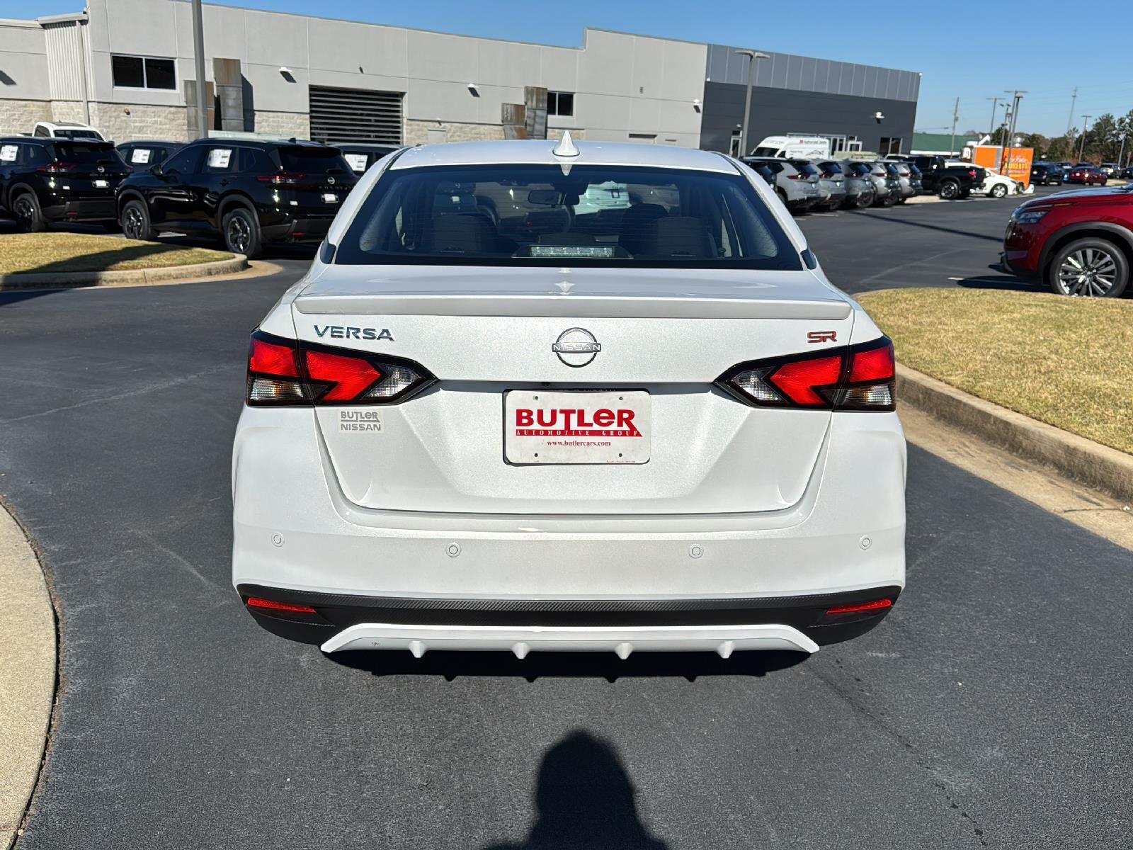 2025 Nissan Versa SR photo 3