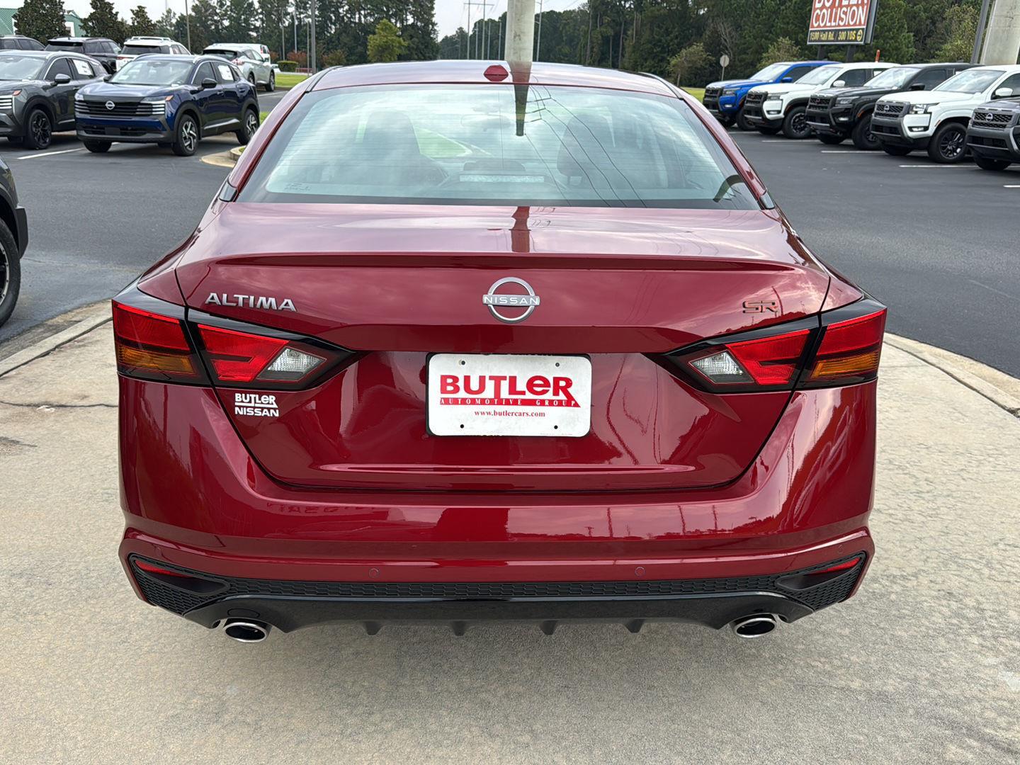 2025 Nissan Altima SR photo 4