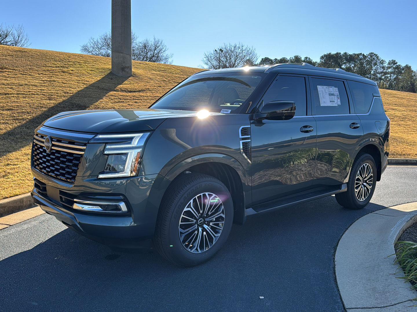 2026 Nissan Armada Platinum's photo