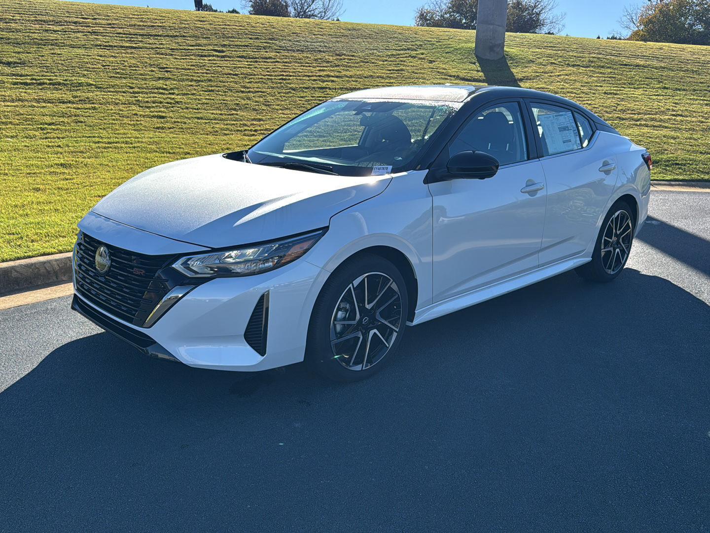 2025 Nissan Sentra SR's photo