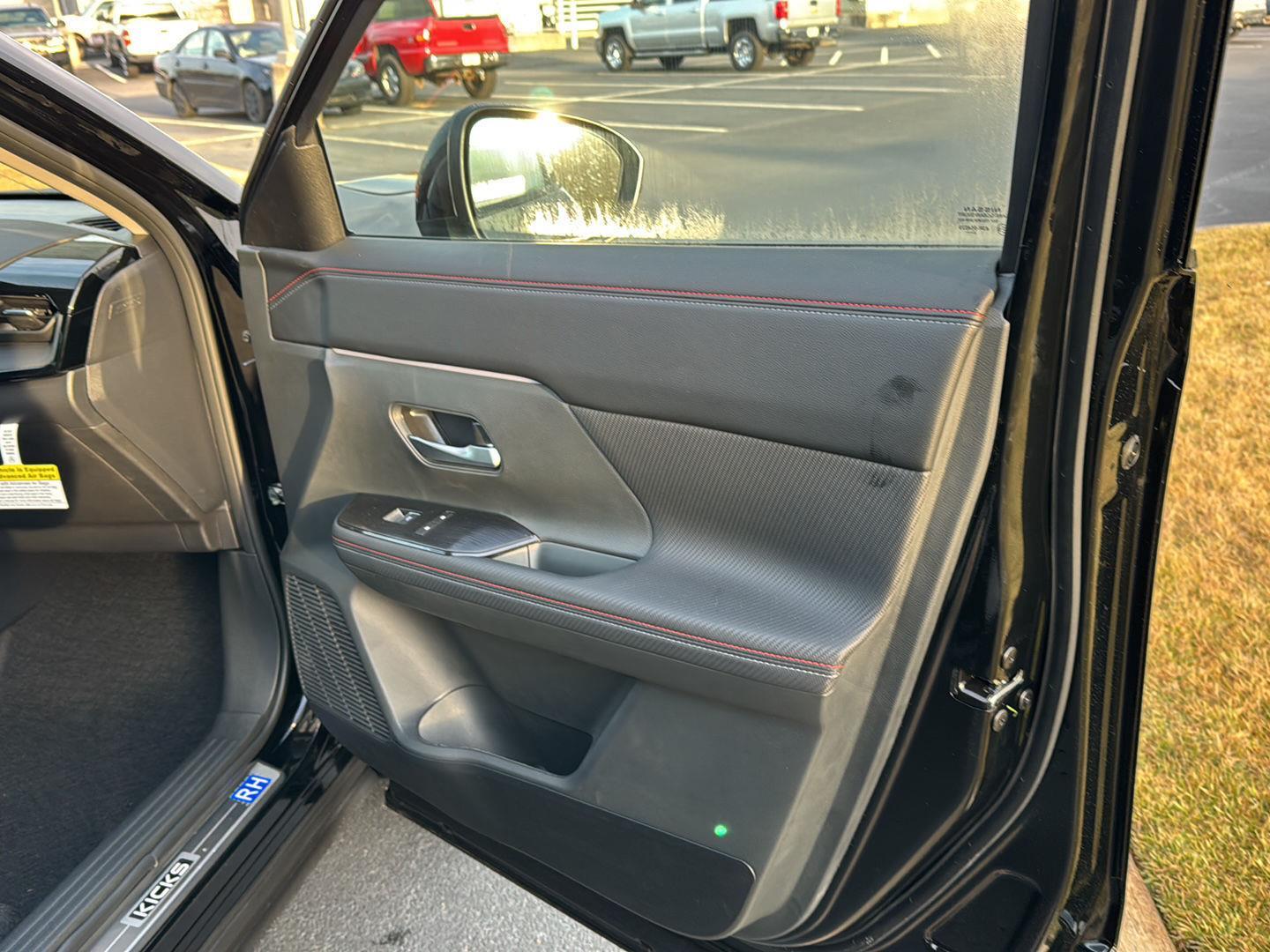 2026 Nissan KICKS SR - Photo 12