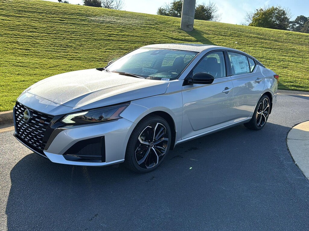 New 2025 Nissan Altima SR Sedan