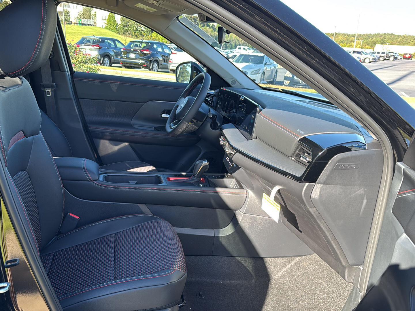 2026 Nissan KICKS SR - Photo 10