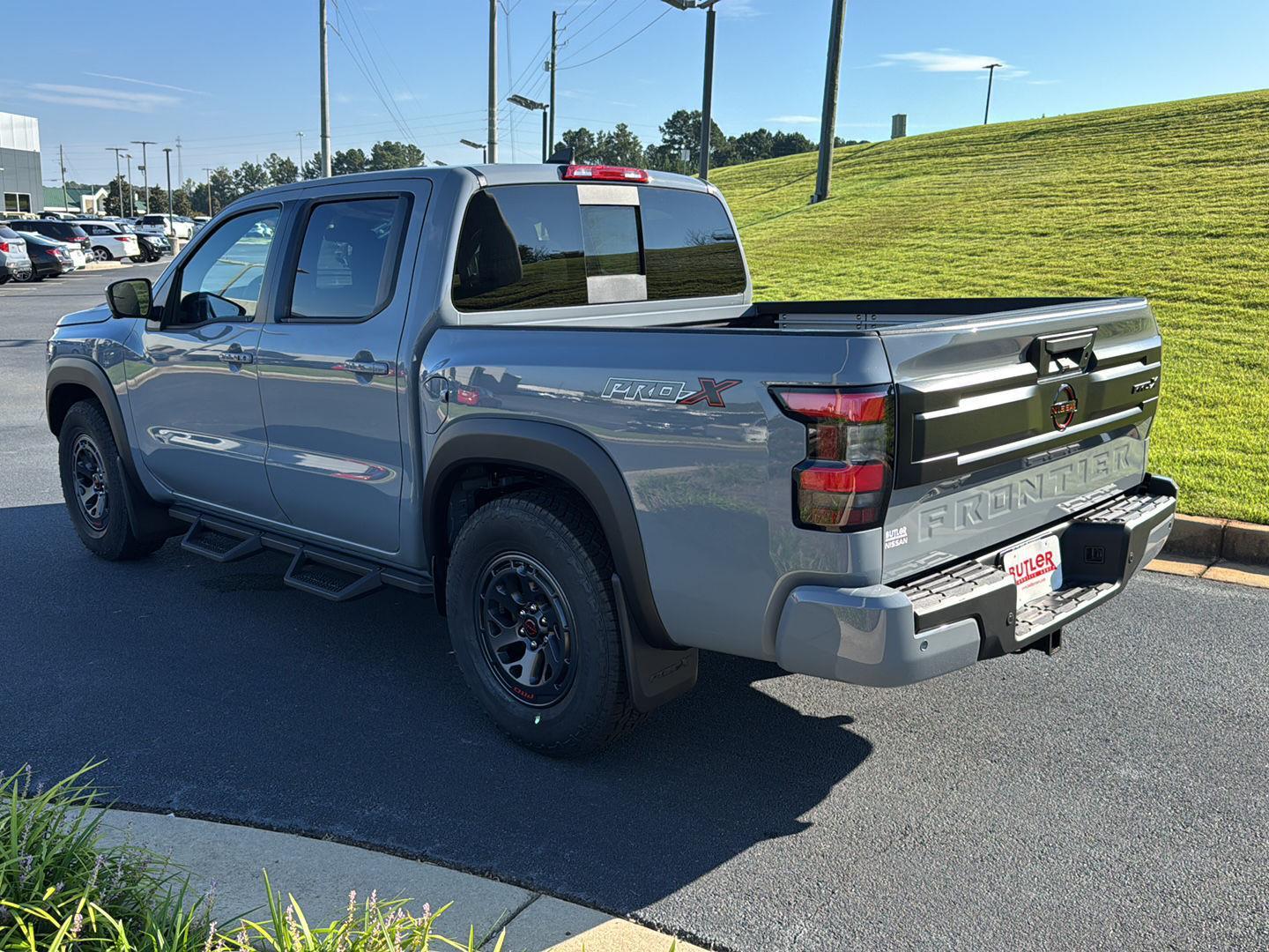 2026 Nissan Frontier PRO-X photo 2
