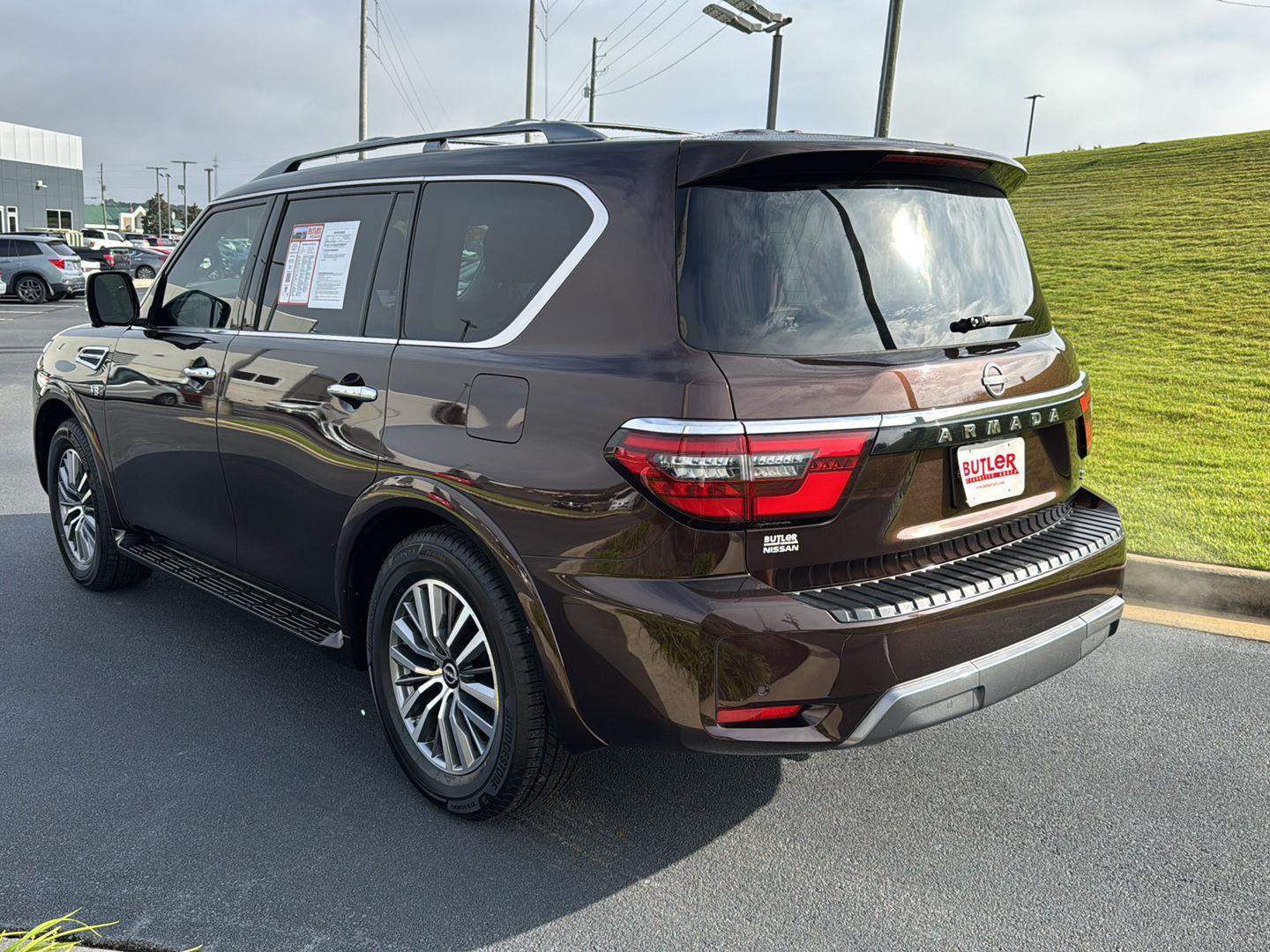 2022 Nissan Armada SL photo 2