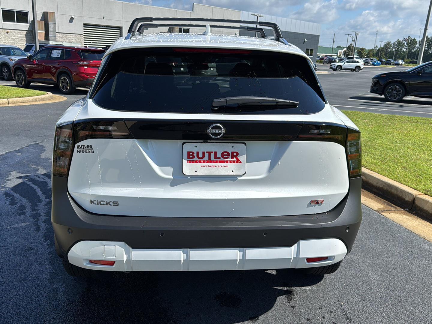 2025 Nissan Kicks SR photo 4
