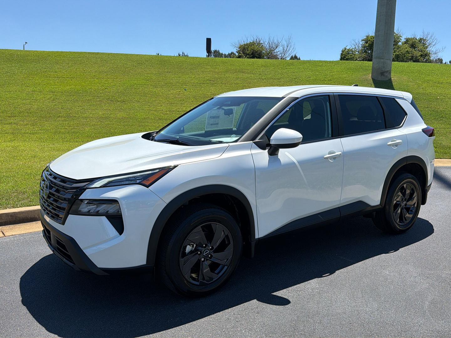 2026 Nissan Rogue SV FWD's photo