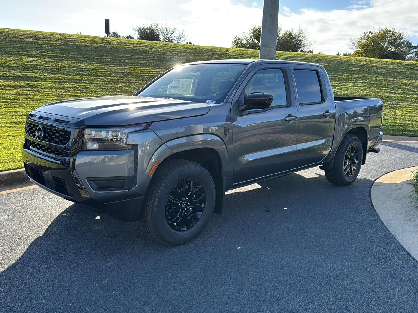 2026 Nissan Frontier SV photo 2