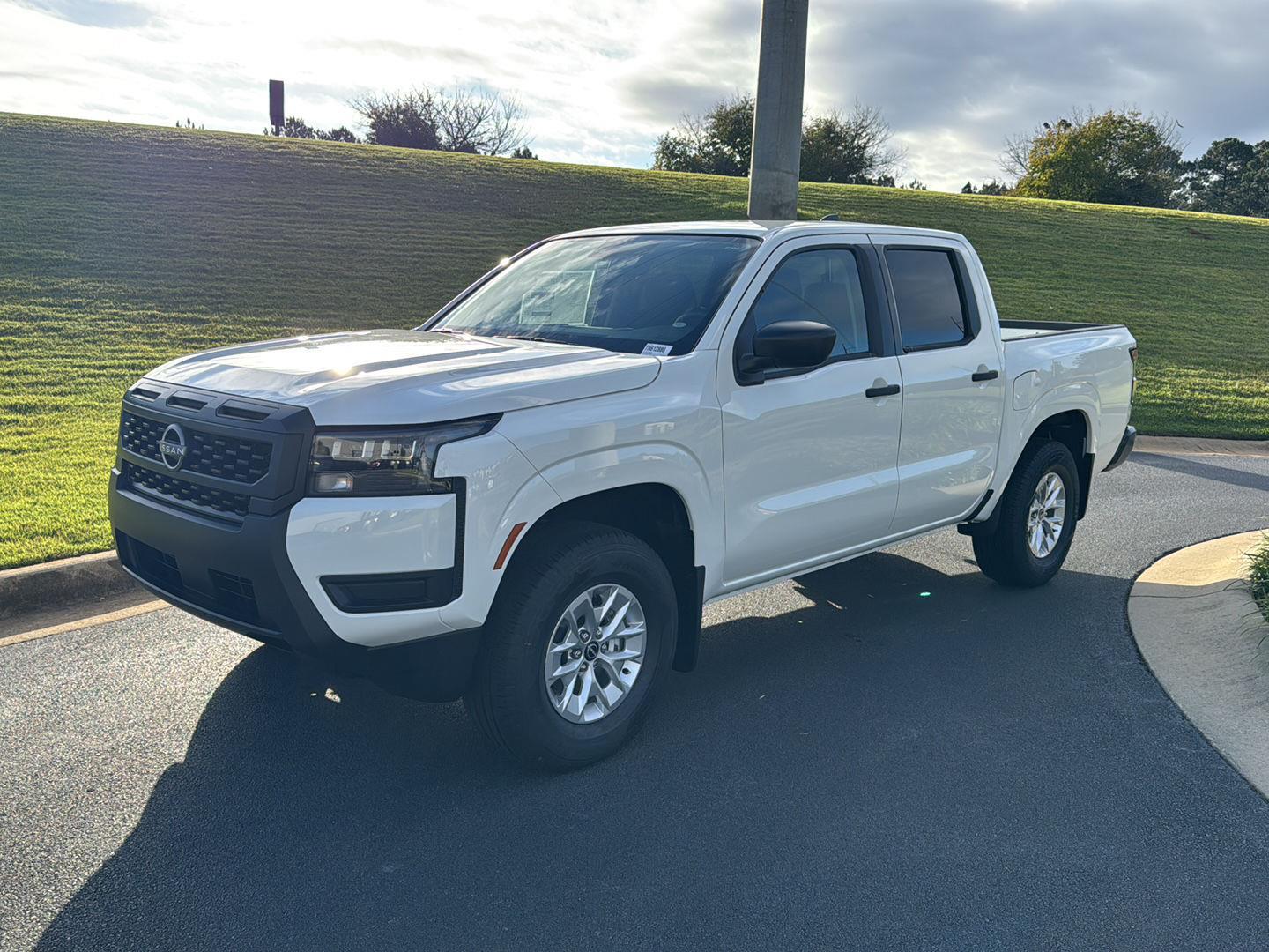 2026 Nissan Frontier S's photo