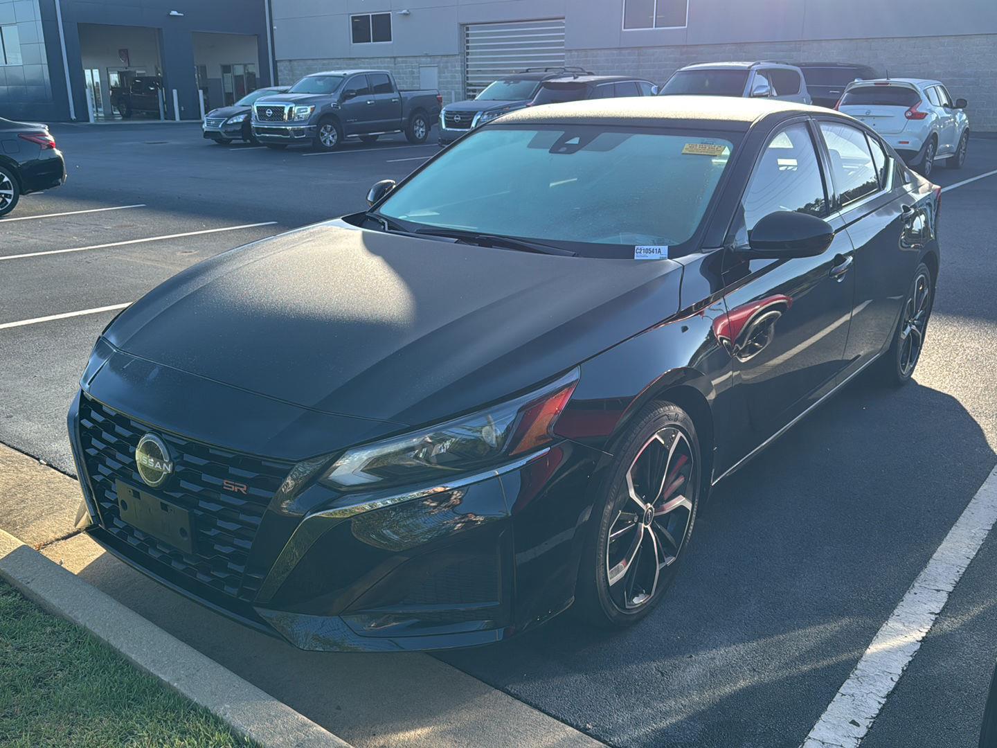 2024 Nissan Altima 2.5 SR photo 2
