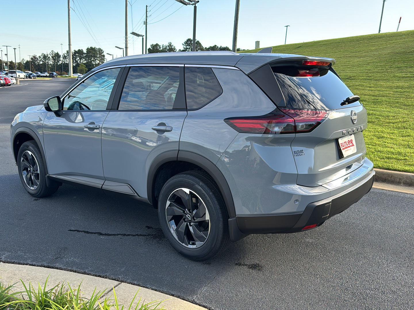 2026 Nissan Rogue SV photo 3