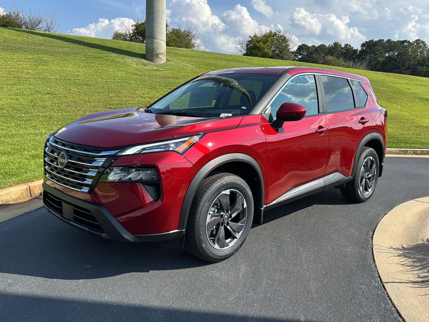 2026 Nissan Rogue SV photo 2