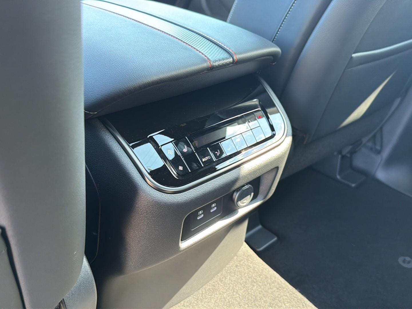 2026 Nissan Armada PRO-4X - Photo 12