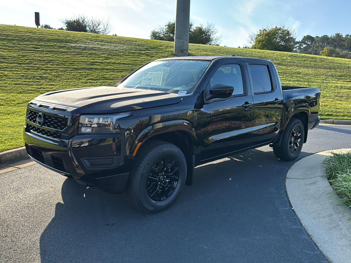 2026 Nissan Frontier SV's photo